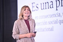 Adriana Guillén, presidenta ejecutiva de Asocajas, afirmó que el sistema de salud colombiano adeuda $3,5 billones a las cajas de compensación familiar, de los cuales $2,8 billones corresponderían a obligaciones antiguas. La dirigente señaló que el gremio trabaja con el Ministerio de Salud para buscar una solución al rezago financiero.