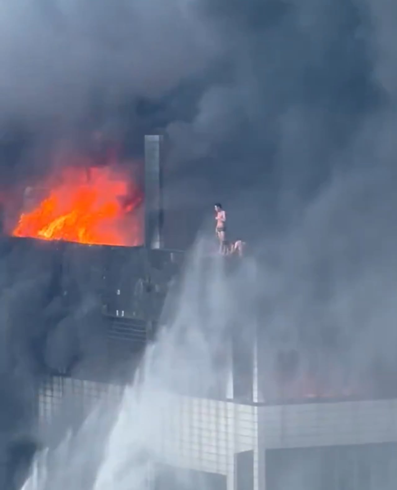 Incendio en una planta de la empresa Fujian Huiteng Shoes, en la ciudad de Jinjiang, China.