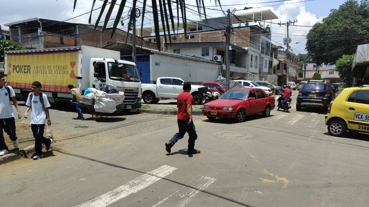 Los residentes aseguran que el tránsito constante de motocicletas genera preocupación entre peatones y habitantes del barrio.