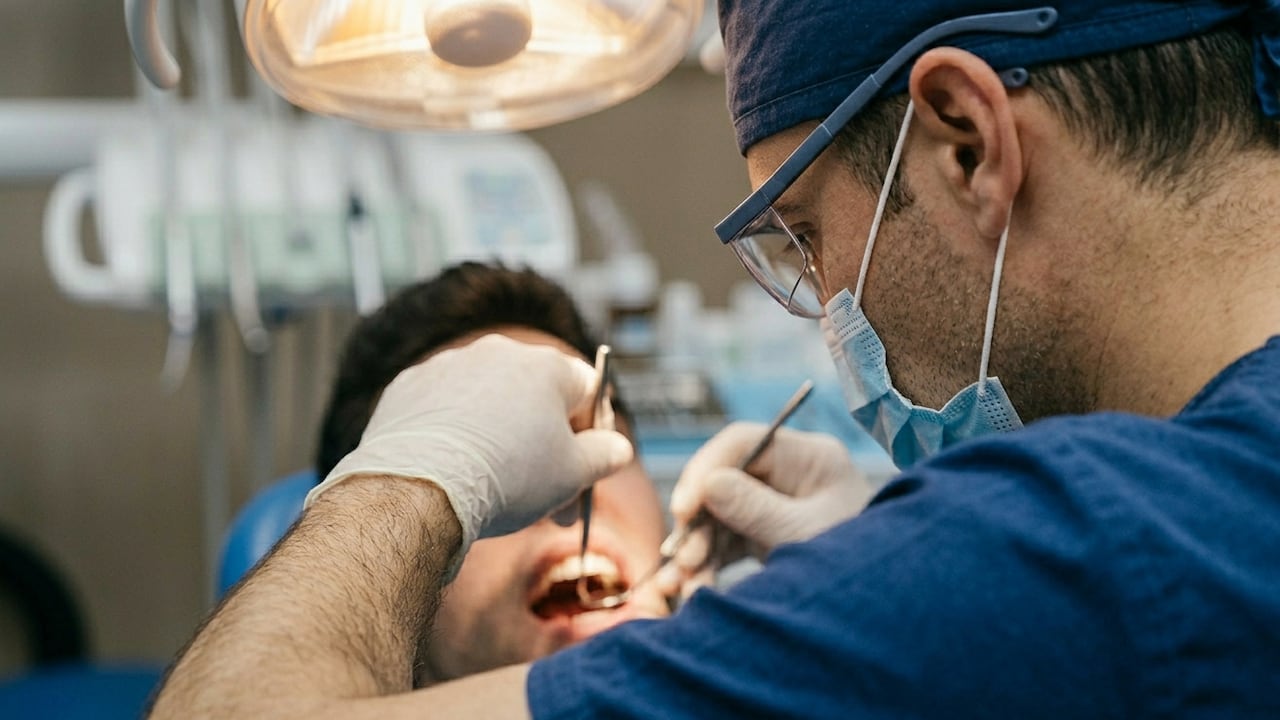 Hombre habría utilizado su profesión como odontólogo para encubrir actividades ilícitas.