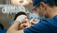 Hombre habría utilizado su profesión como odontólogo para encubrir actividades ilícitas.