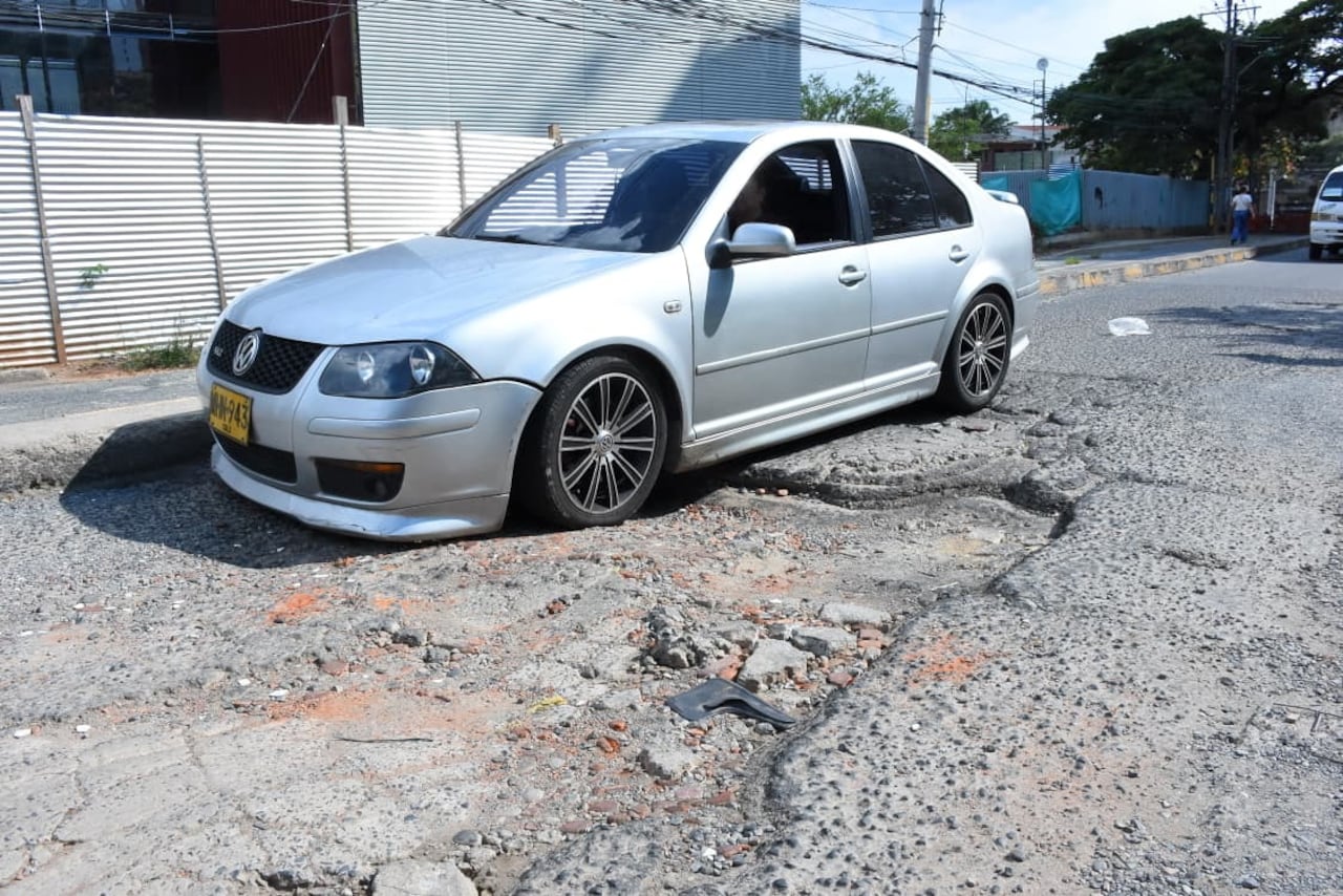 El País Denuncia Vías en mal estado, Barrio San Fernando Calle 4 entre Cras 37A y 36.