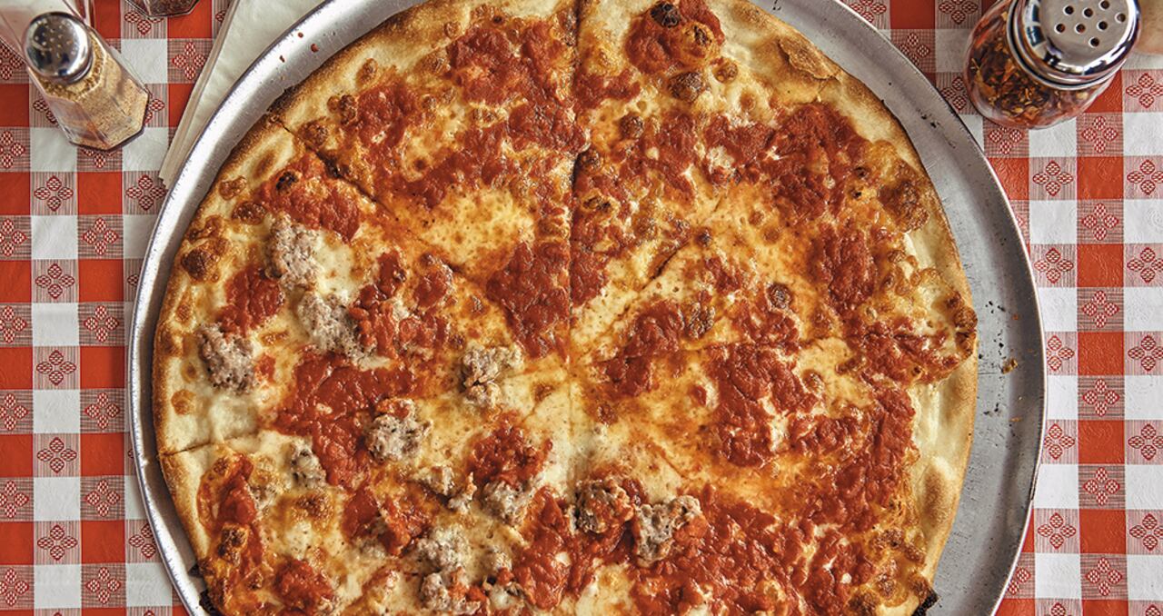 Esta es la pizza a base de tomate que preparan en Papa’s con una receta que se ha mantenido por 105 años.