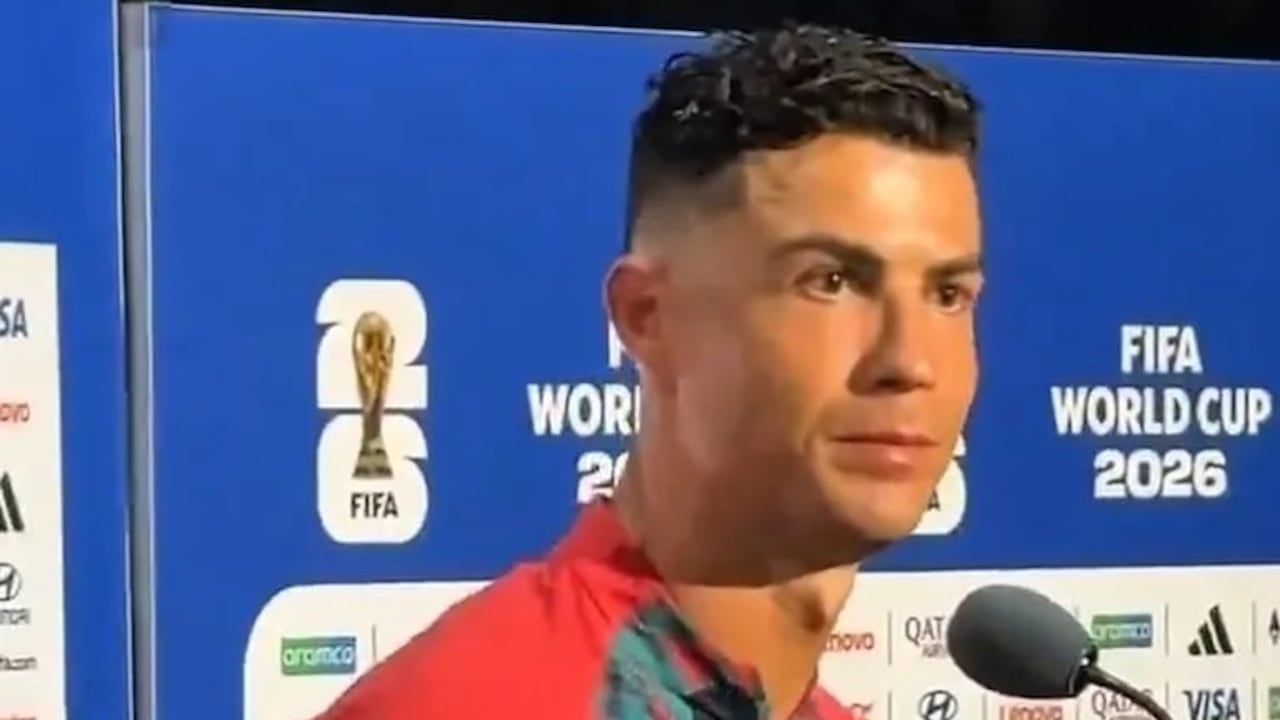 Cristiano Ronaldo festeja uno de sus dos goles ante Uzbekistán en el debut del Mundial 2026, minutos antes de protagonizar un tenso cruce con la prensa.