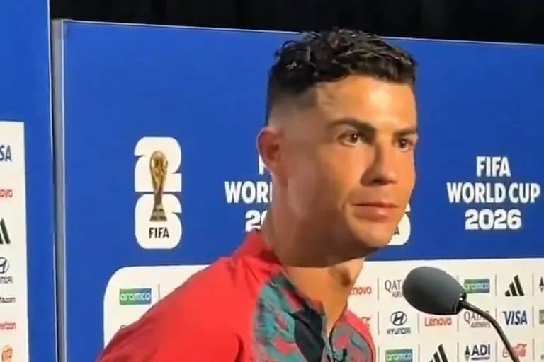 Cristiano Ronaldo festeja uno de sus dos goles ante Uzbekistán en el debut del Mundial 2026, minutos antes de protagonizar un tenso cruce con la prensa.