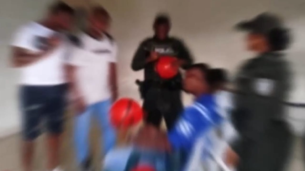 Los policías lideran jornaddas educativas entre los muchachos de los diferentes barrios de este municipios, buscando así que ocupen bien el tiempo libre.