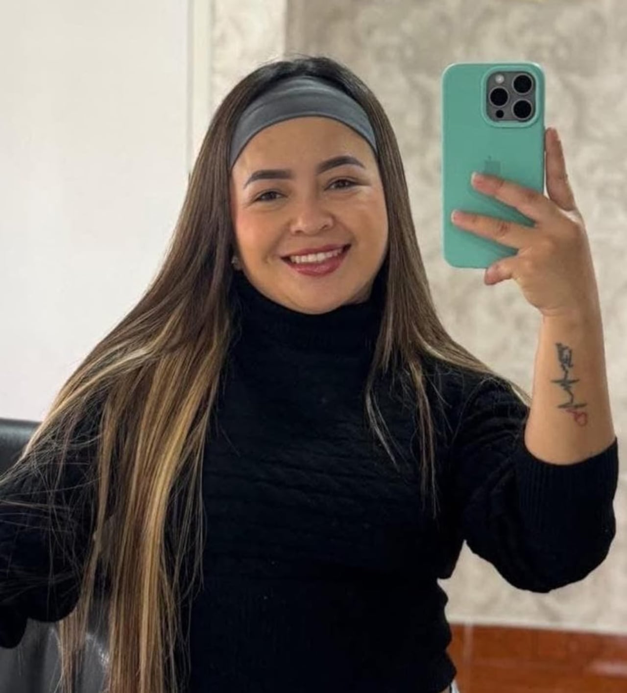 Las primeras versiones señalan que los responsables la obligaron a subir a un vehículo Kia de color gris y posteriormente emprendieron la huida por la carretera que conduce hacia La Yunga, corregimiento ubicado en jurisdicción del municipio de Popayán.