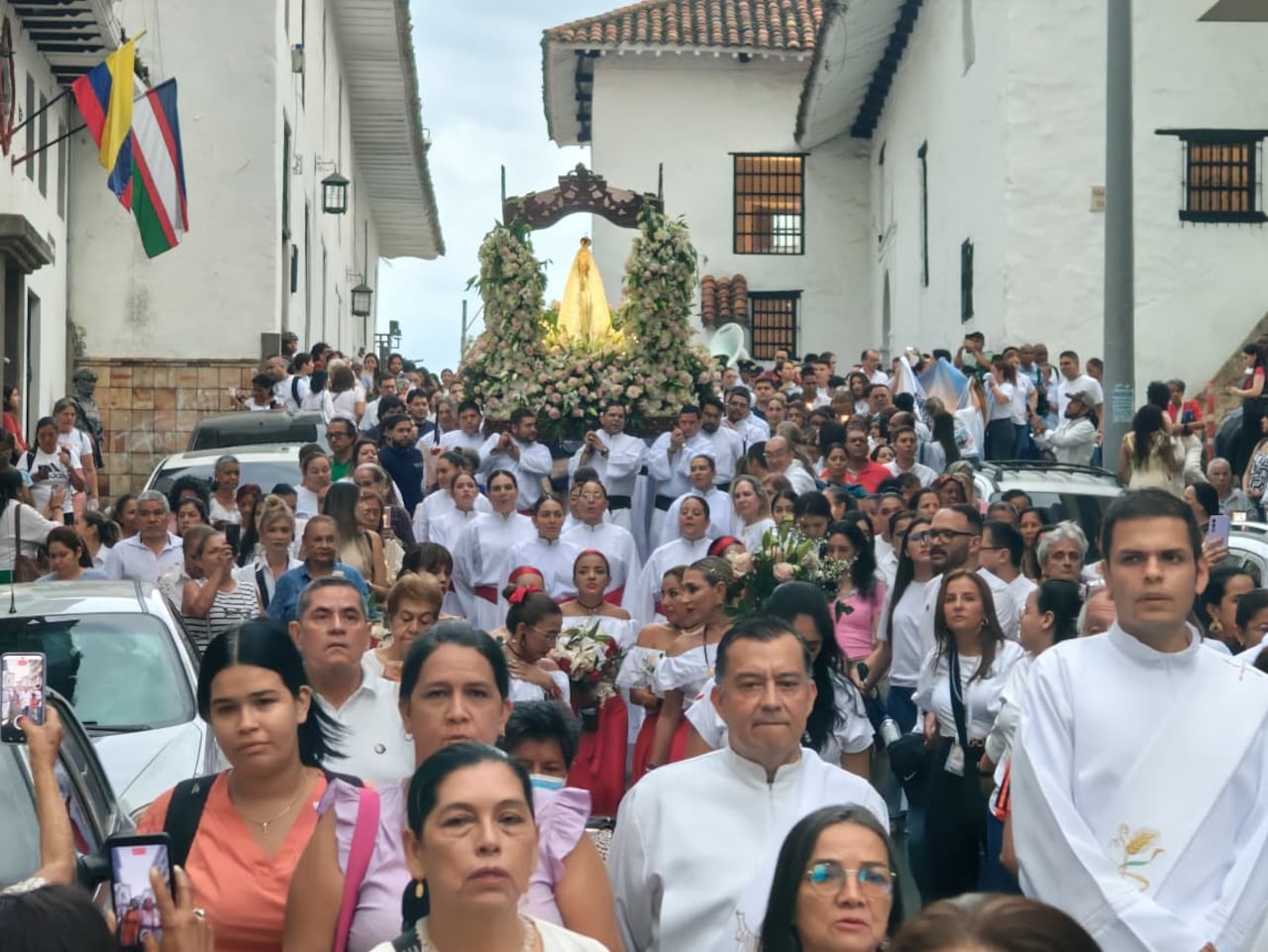 La procesión reunió a creyentes de diferentes sectores de Cali durante la tarde y noche de este martes.