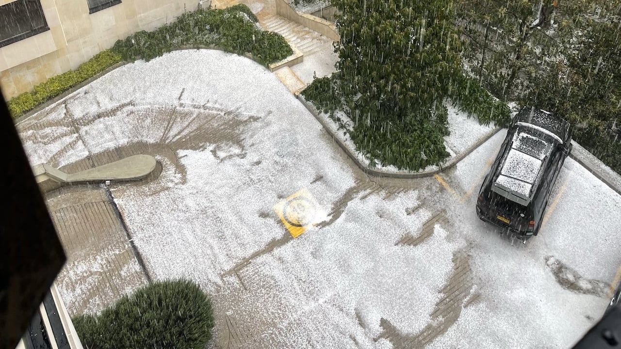 Fuerte lluvia con granizo afecta varios sectores de Bogotá y genera problemas de movilidad