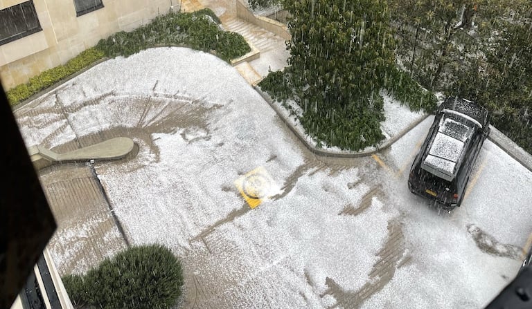 Fuerte lluvia con granizo afecta varios sectores de Bogotá y genera problemas de movilidad