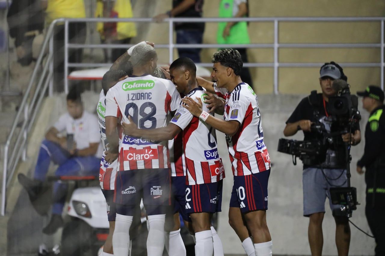 Junior de Barranquilla celebrando su triunfo sobre Atlético Bucaramanga.