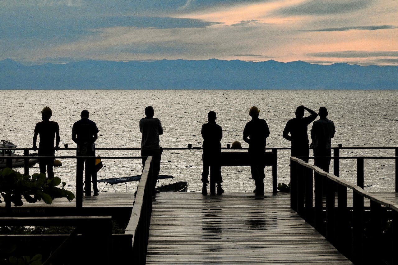 La Isla Gorgona, ubicada en el Pacífico colombiano (Cauca), es un Parque Nacional Natural famoso por ser un "laboratorio vivo" de biodiversidad, que pasó de ser una temida prisión de máxima seguridad (1959-1984) a un paraíso ecoturístico. Destaca por sus arrecifes de coral, avistamiento de ballenas jorobadas (julio-octubre), buceo, ruinas selváticas y especies endémicas.