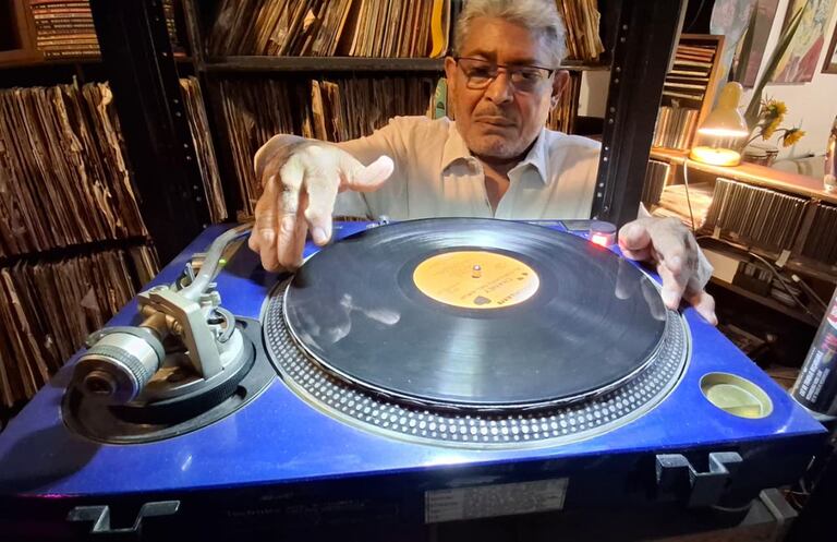 Héctor ‘Terminator’ Montaño y la resistencia del vinilo frente a la salsa digital