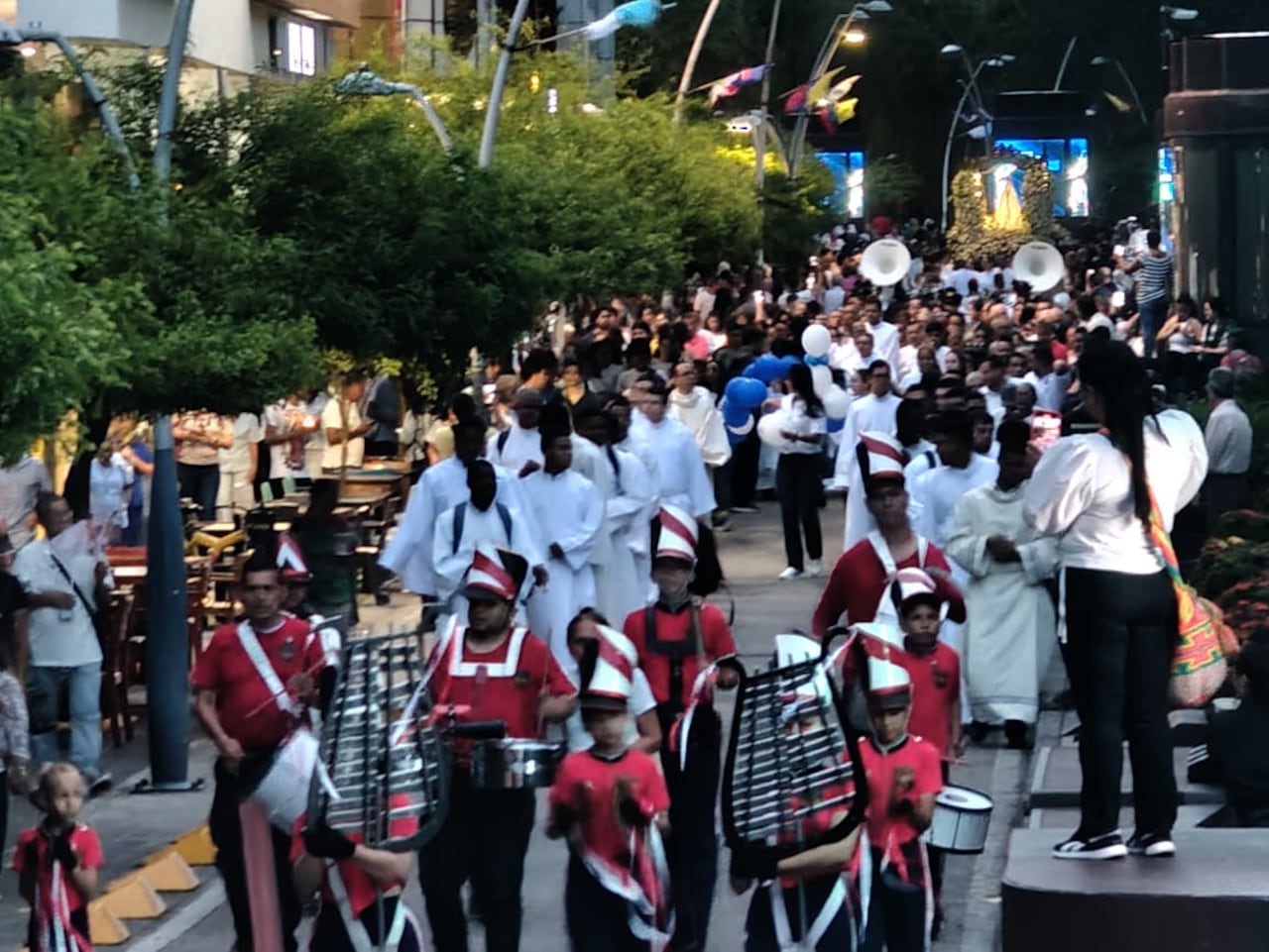 La iglesia La Ermita fue uno de los puntos de referencia durante la multitudinaria jornada religiosa.