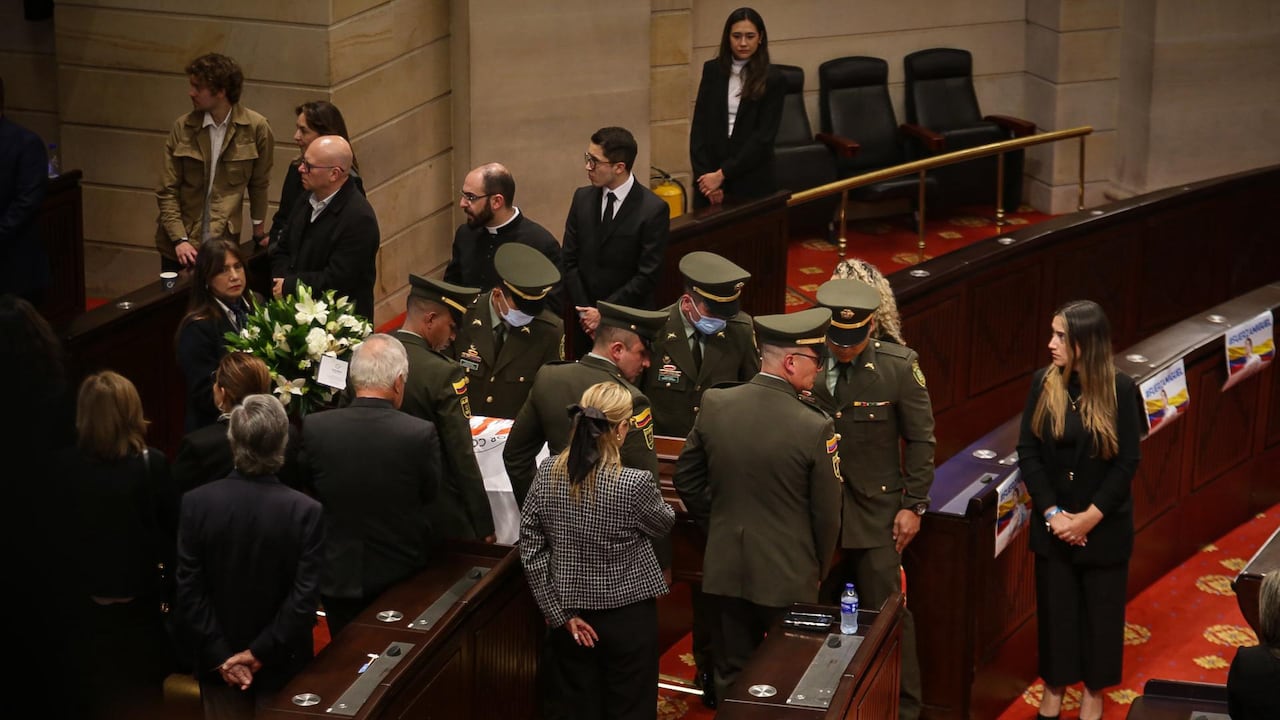 Bogotá. Junio 30 de 2025. En el Salón Elíptico del Capitolio Nacional se instaló la cámara ardiente de Nidia Quintero Turbay de Balcázar. Familiares, allegados y ciudadanos se congregaron para rendirle homenaje y despedirla en un acto solemne