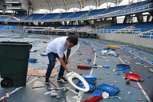 Fútbol: Destrozo y daños en el Pascual Guerrero luego de los disturbios en la final de la Copa Betplat. Foto José L Guzmán. El País