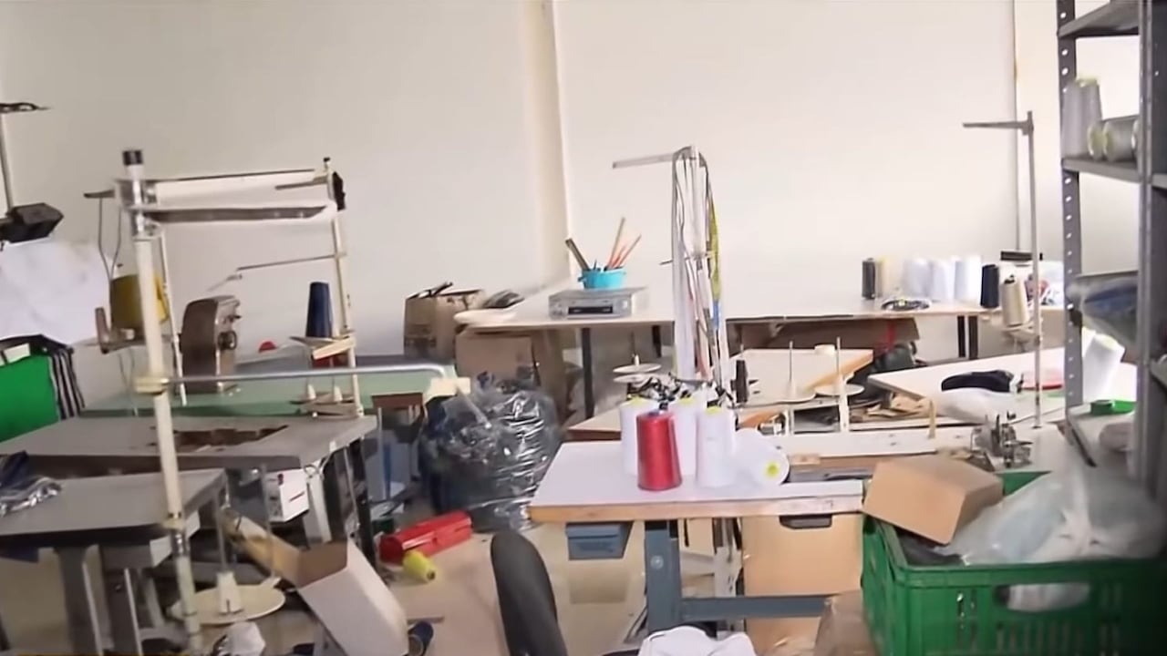 Mientras ayudaba a damnificados del terremoto, un hombre sufrió el saqueo de su taller.