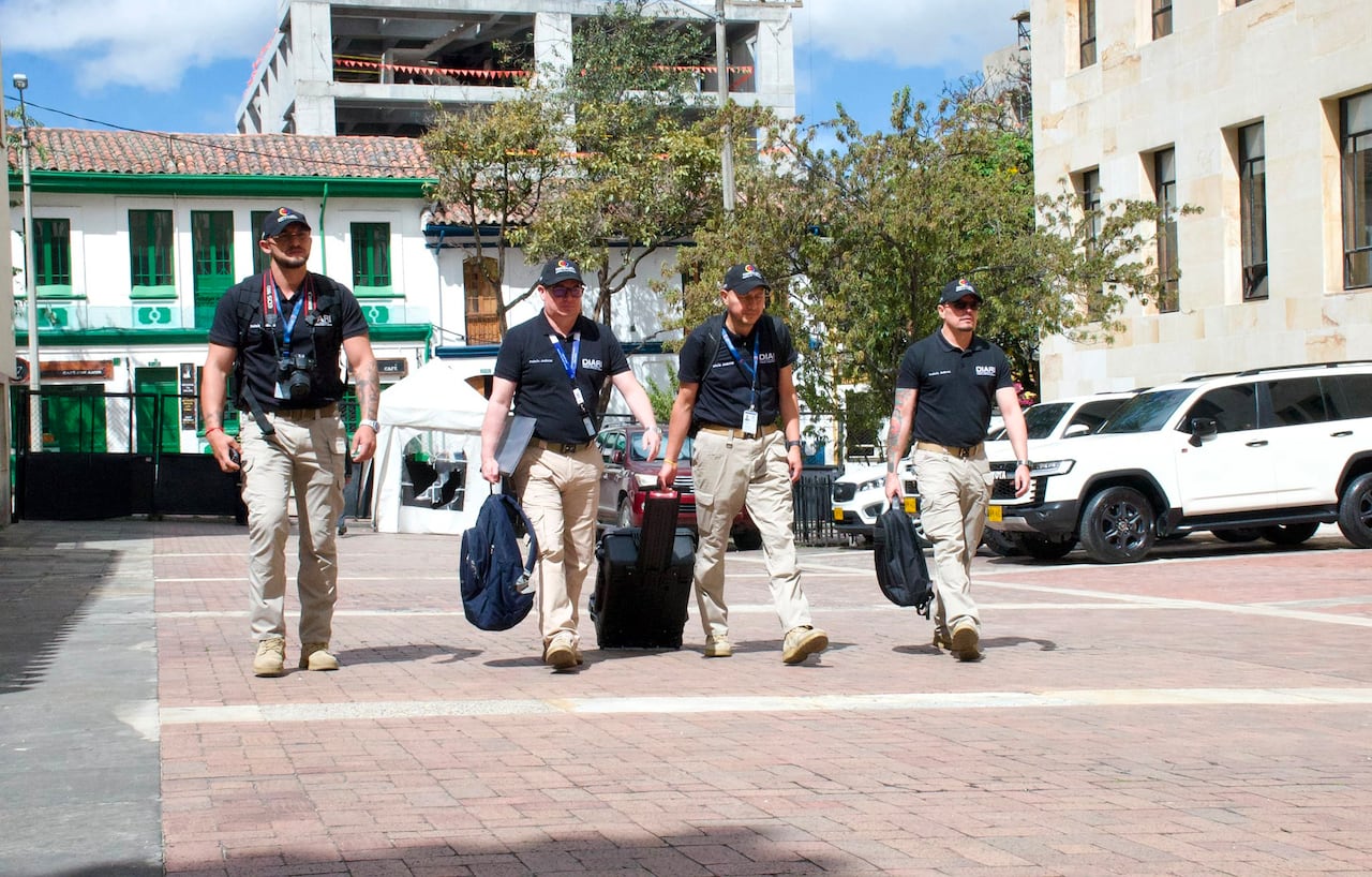 Los equipos de Policía Judicial fueron los encargados de realizar la inspección en el Ministerio de Hacienda.