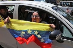 El presidente Donald Trump declaró el sábado que las fuerzas estadounidenses capturaron al líder venezolano Nicolás Maduro tras bombardear la capital, Caracas, y otras ciudades, en un dramático punto culminante de un enfrentamiento de meses entre Trump y su archienemigo venezolano. (Foto de Galo Paguay / AFP)