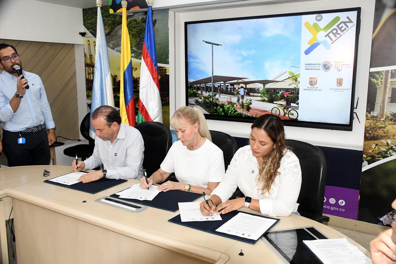 Rueda de prensa firma Tren de Cercania. Gobernadora y alcaldes de Cali y Jamundi.