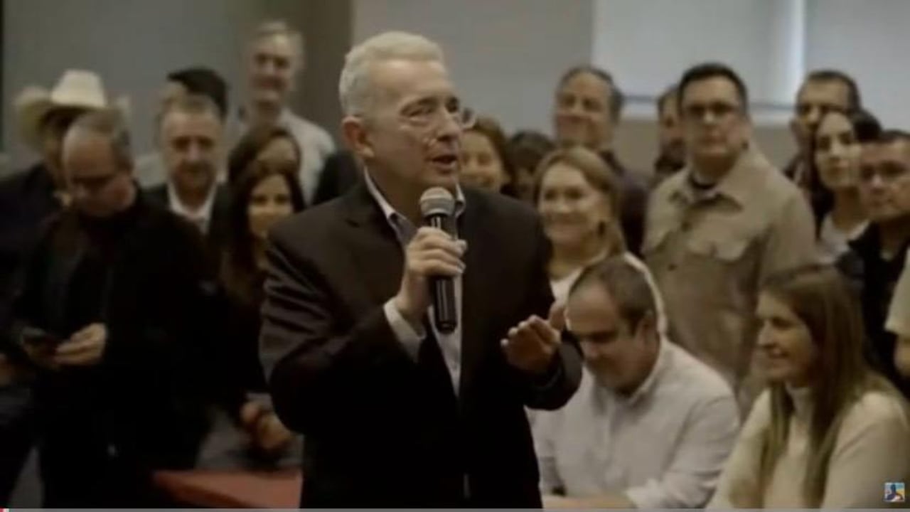 Álvaro Uribe Vélez y la bancada del Centro Democrático presentaron en la mañana de este domingo la agenda con 16 proyectos para presentar ante el nuevo Congreso.