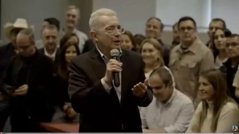 Álvaro Uribe Vélez y la bancada del Centro Democrático presentaron en la mañana de este domingo la agenda con 16 proyectos para presentar ante el nuevo Congreso.