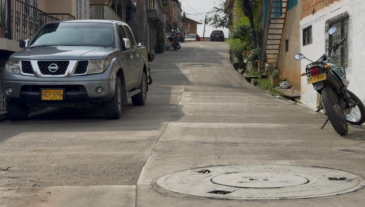 Los trabajos incorporaron sistemas de alcantarillado más eficientes para mitigar riesgos de inundaciones en zonas residenciales.