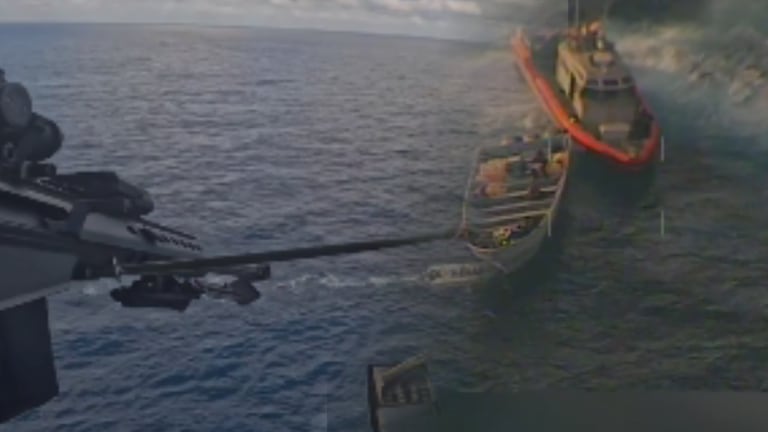 Guardia Costera frena embarcación rápida y logra histórica incautación.