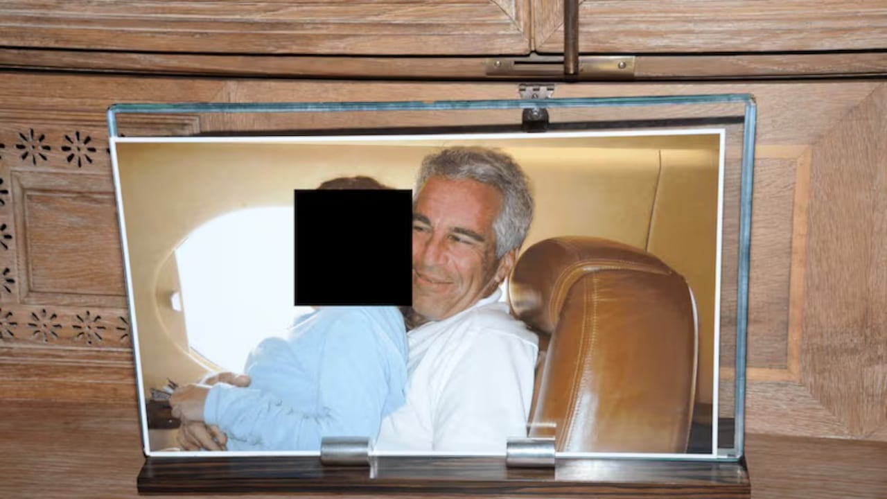 Departamento de Justicia de Estado Unidos revela nuevo lote de documentos del caso de Jeffrey Epstein; salen a la luz más fotos de famosos