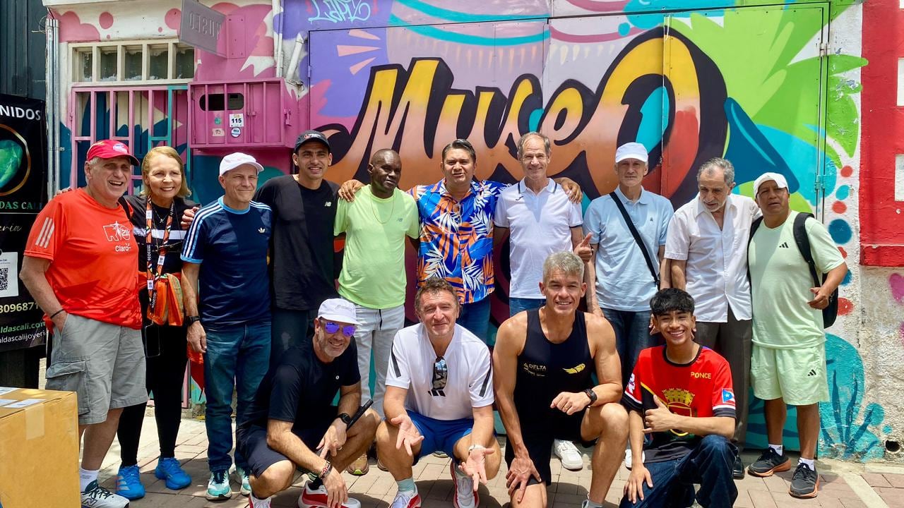 Atletas en barrio Obrero, Maratón de Cali 2026