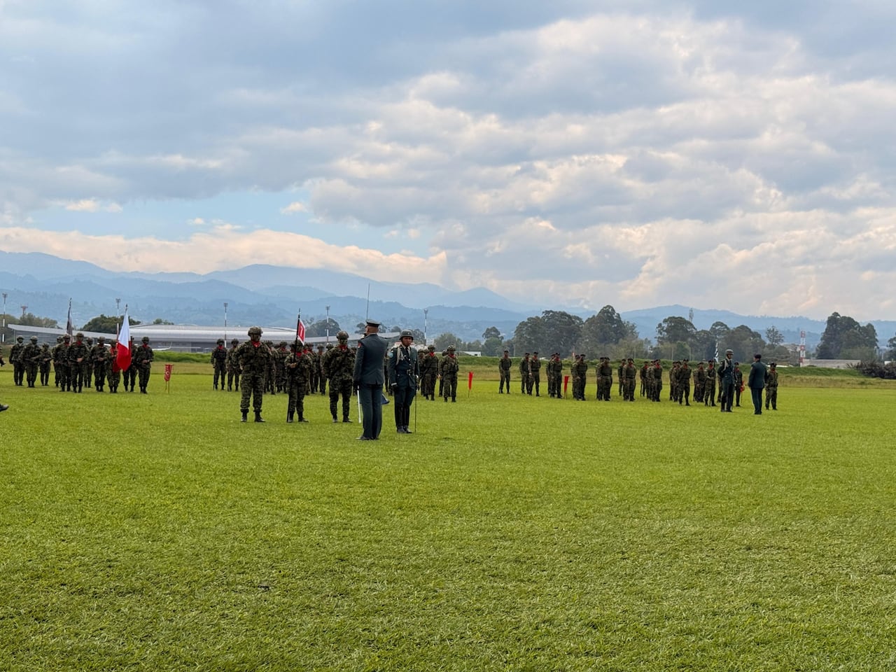 “Cada relevo en el mando es una oportunidad para reafirmar el camino hacia una fuerza más sólida, más cercana a la gente y más preparada para los desafíos actuales. A los comandantes entrantes les reiteramos nuestro respaldo institucional y nuestro deseo de seguir construyendo, juntos, un Cauca seguro y en paz”, expresó la secretaria de gobierno del Cauca, Maribel Perafán.
