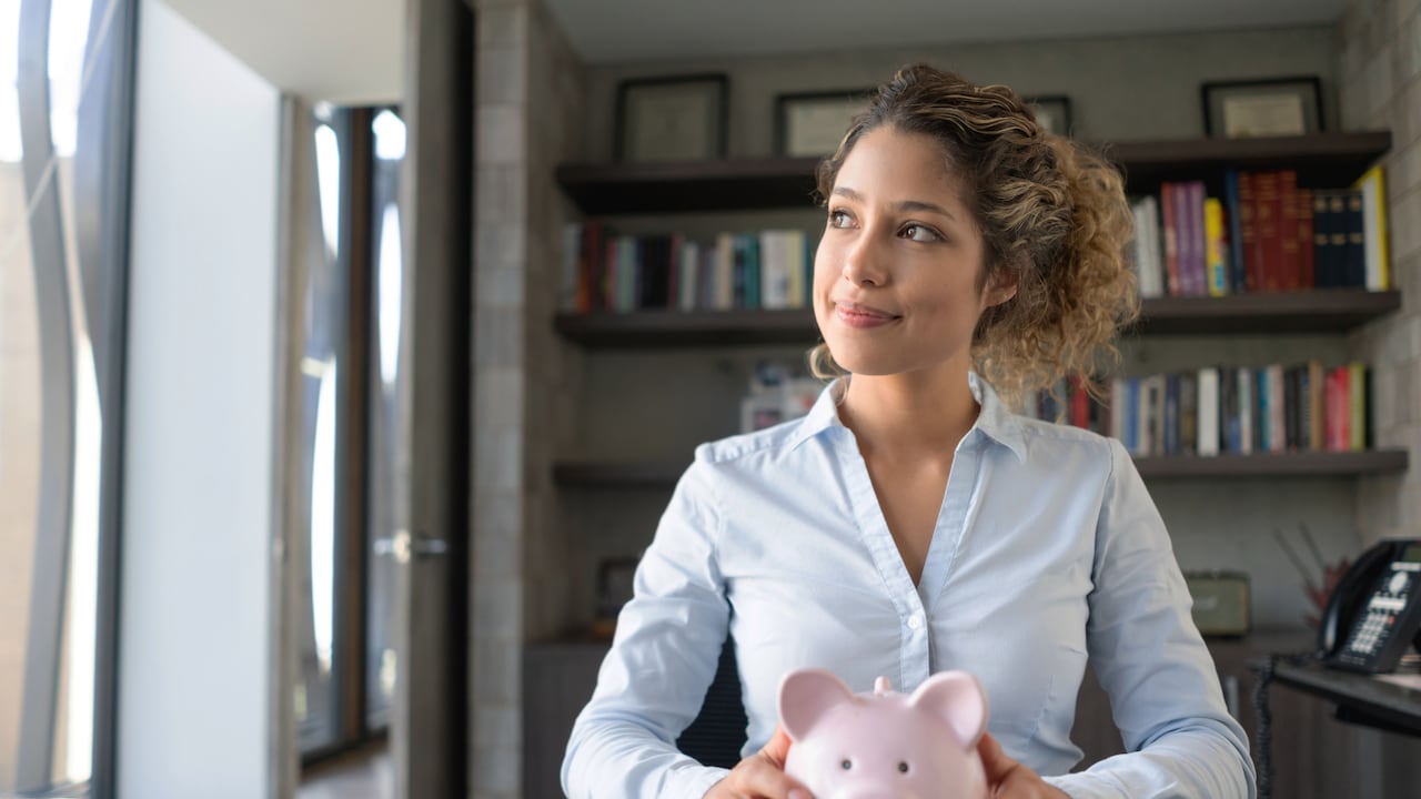Aprenda sobre el cambio de paradigma que estas afirmaciones positivas están generando en la percepción del dinero.
