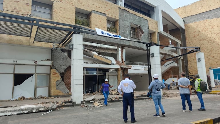 Así lucen algunos edificios de la Calle 9, en el sur de Cali, luego del terremoto del pasado lunes 10 de agosto.
