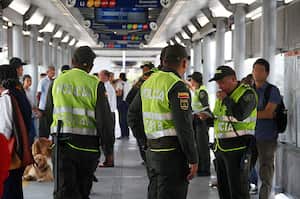 Los policías estarán presentes en todas las estaciones del sistema MÍO y en algunos buses.