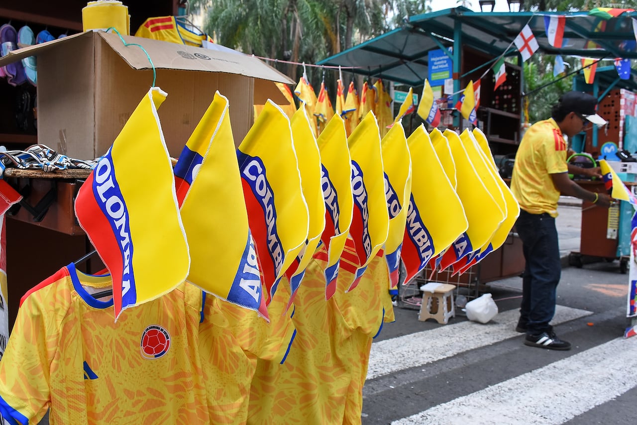 Se activan las ventas informales por fiebre mundialista.