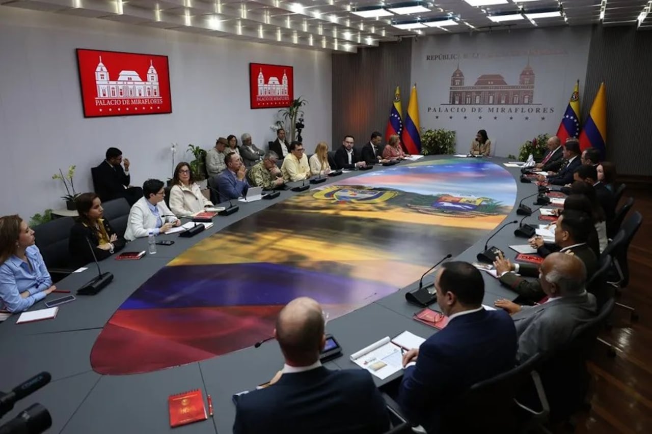 Reunión delegaciones Colombia y Venezuela en el Palacio Presidencial de Miraflores, Caracas, el 13 de marzo de 2026.