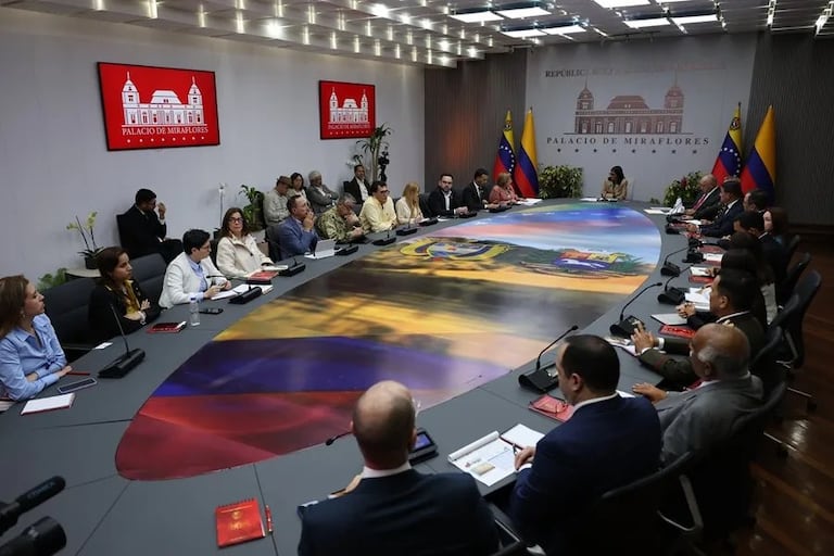 Reunión delegaciones Colombia y Venezuela en el Palacio Presidencial de Miraflores, Caracas, el 13 de marzo de 2026.