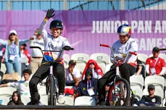 Queen Saray Villegas (izq.) y su hermana Lizsurley Villegas, durante la final del BMX Freestyle de los Juegos Panamericanos Junior 2025.
