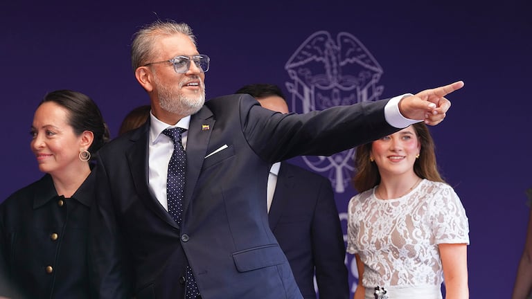 El estratega político Carlos Suárez dialogó con la prensa.