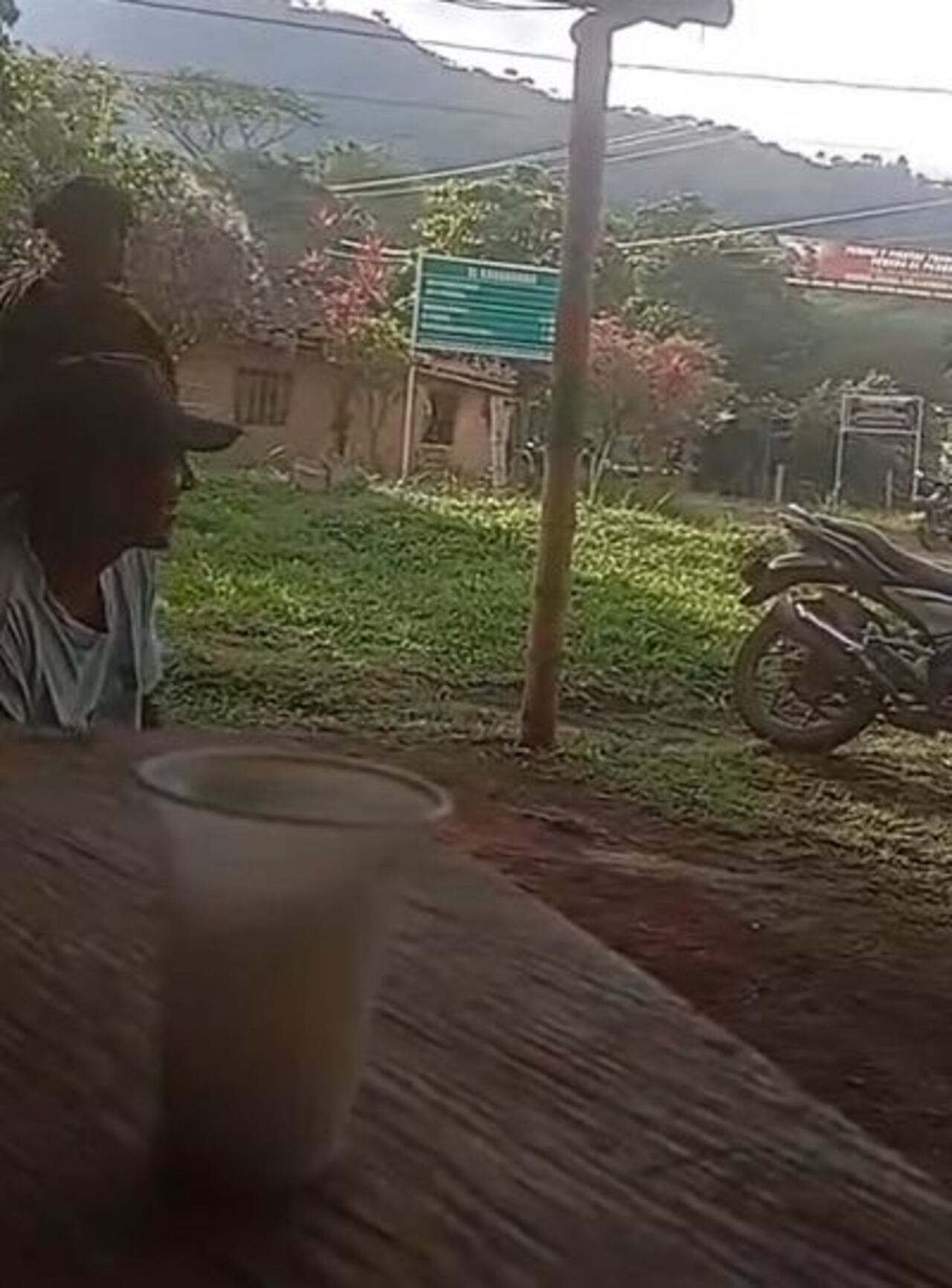 La comunidad está en medio de los enfrentamientos que se presentan cerca al área urbana de este municipio del norte del Cauca.