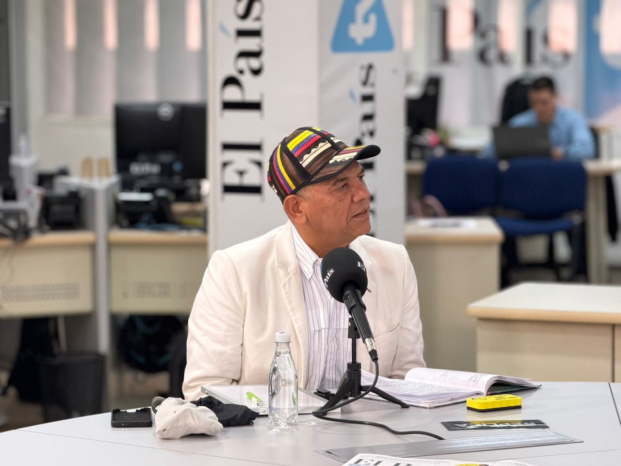 El candidato se hizo presente en los Diálogos por el Valle.