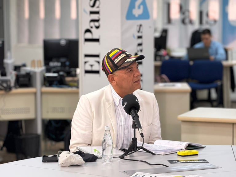 El candidato se hizo presente en los Diálogos por el Valle.