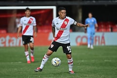 Juan Fernando Quintero (centro) fue una de las figuras de River Plate en su estreno en 2026.