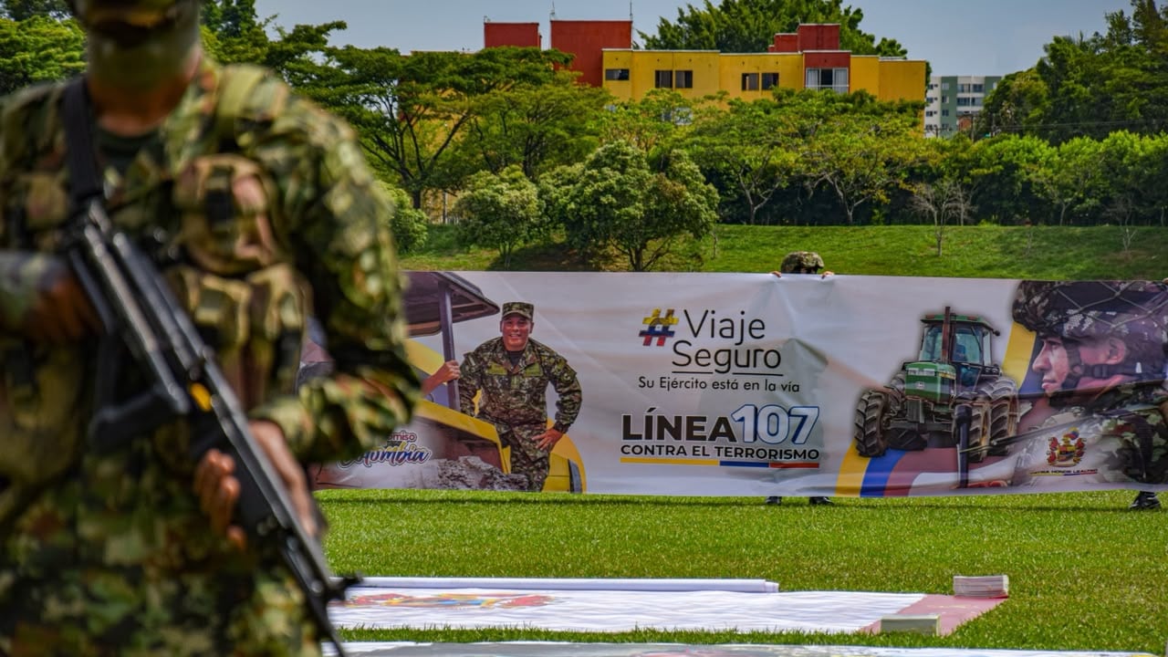 El Ejército inició estrategia para garantizar la seguridad en el final del año en las vías. Foto suministrada por el Ejército.