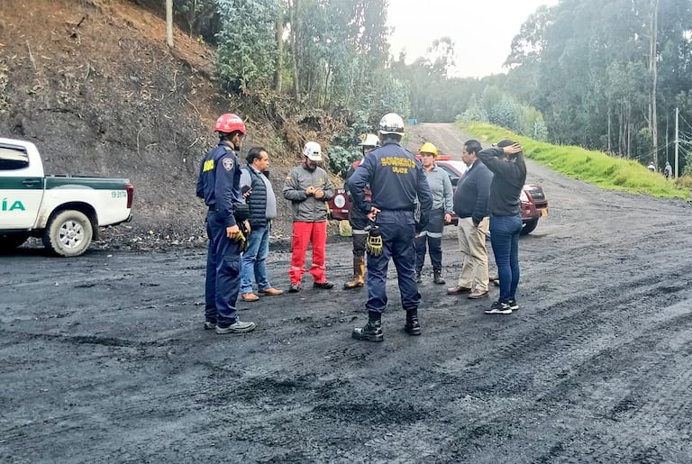 Emergencia en mina de carbón de Sutatausa, 15 mineros trabajaban en el socavón, 12 quedaron atrapados.