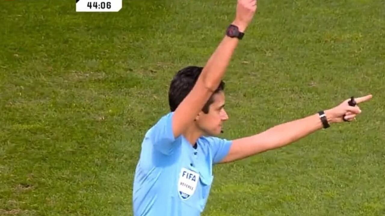 Catarina Campos, la jueza que sacó una tarjeta blanca en el fútbol femenio portugués