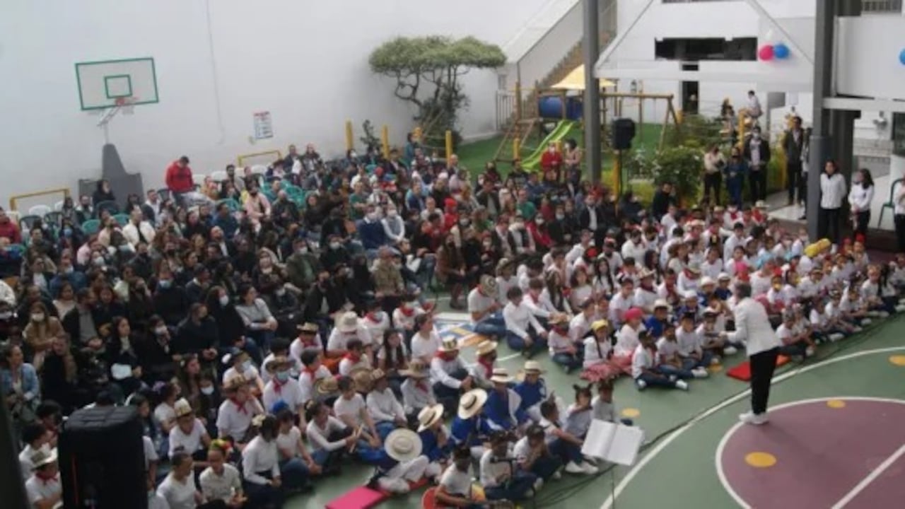 La institución agradeció a estudiantes, docentes y familias por los años de trabajo académico y formativo.