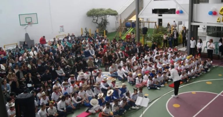 La institución agradeció a estudiantes, docentes y familias por los años de trabajo académico y formativo.