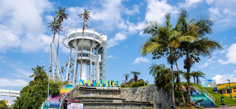 La Torre de Chipre ofrece una vista panorámica de Manizales y del Paisaje Cultural Cafetero desde uno de los puntos más altos de la ciudad.