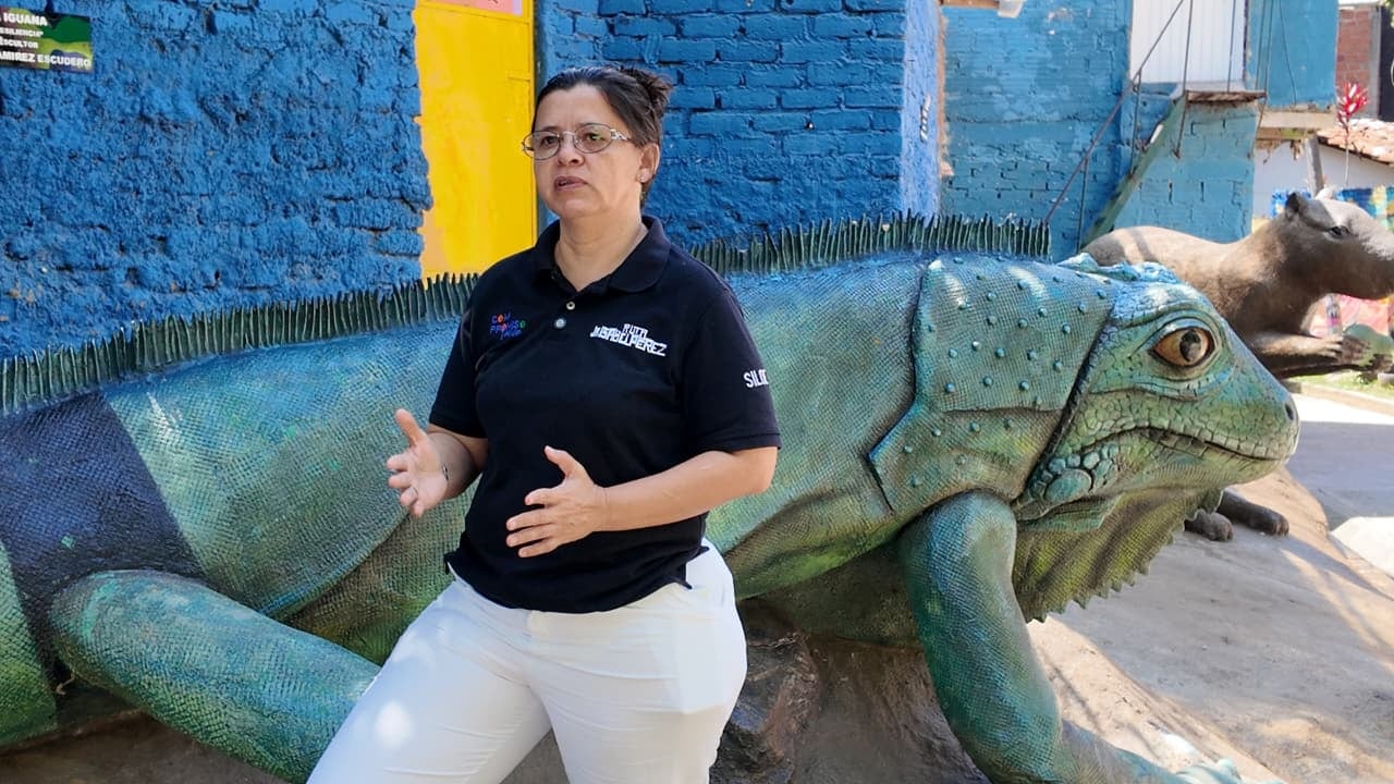 Norma Jimena Cangrejo, líder social de Siloé y fundadora de la Fundación Momentos Mágicos Colombia, quien lidera la iniciativa comunitaria de la Ruta Isabel Pérez.